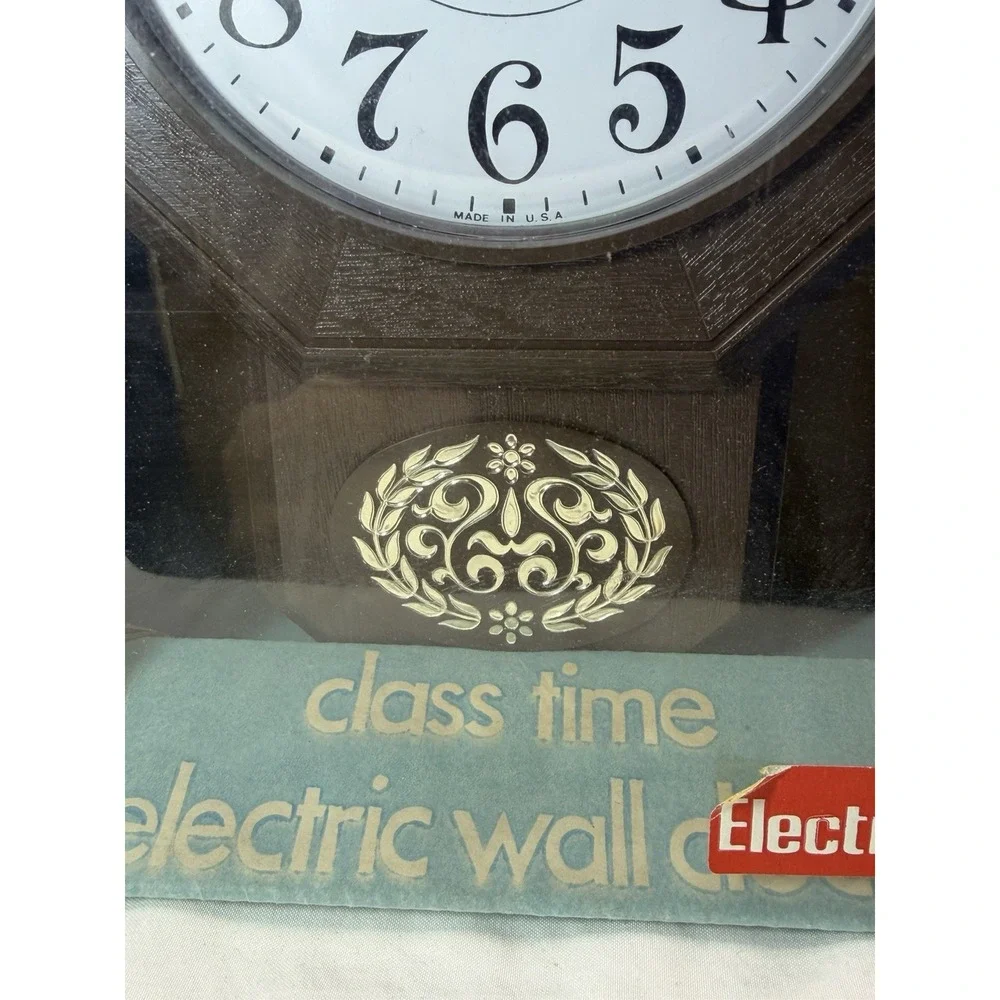 Vintage 1970s Westclox Class Time Brown Case Electric Wall Clock #26261 USA